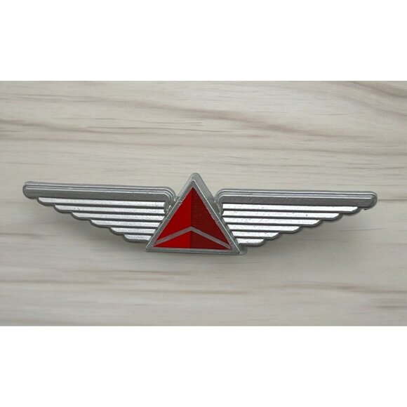 Delta Airlines Silver Pilot Kids Wings Vintage Pin Plastic Souvenir Aviation - Picture 1 of 7